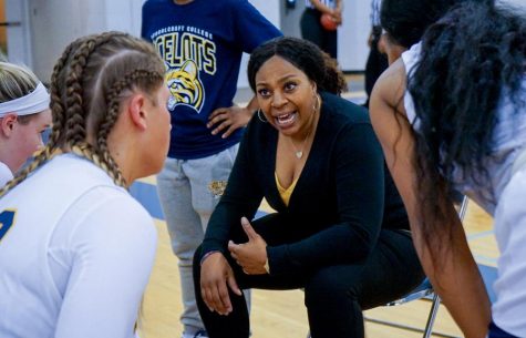Women’s Basketball begins 2019-20 season under new coach