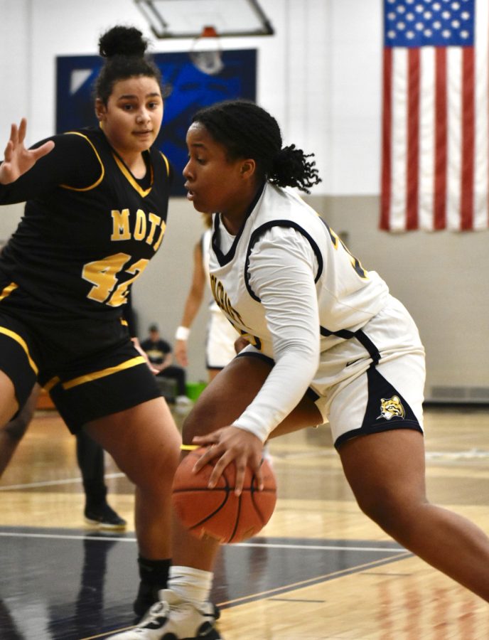Schoolcraft Womens Basketball moved to an undefeated 11-0 record on Wednesday, January 18, 2023 with a win against Mott CC.