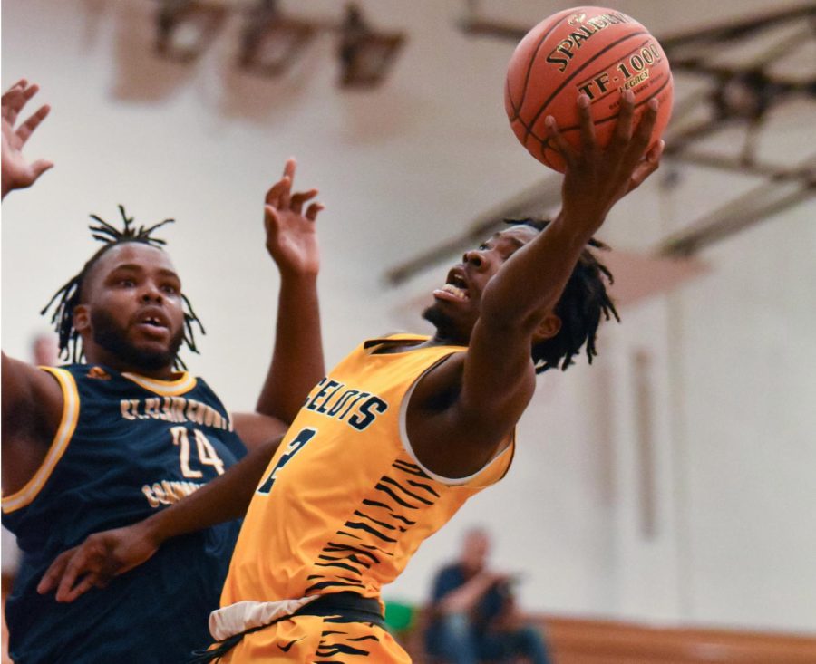 On Saturday, February 4, 2023, the Schoolcraft mens basketball team was defeated by St. Clair County Community College, 100-64.