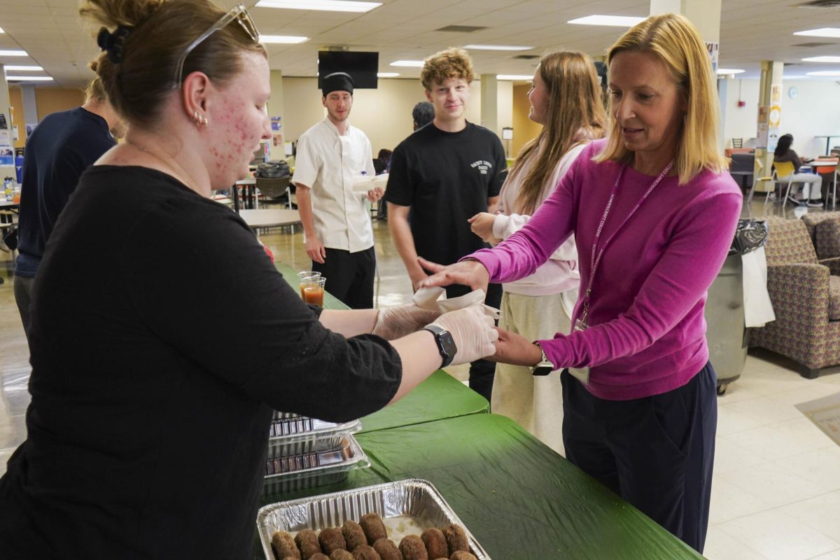On Wednesday, Oct. 1 students enjoyed some fall treats courtesy of the Student Activity Board. In addition students were able to sing their favorite songs via karaoke in the Lower Level, Vistatech Center.